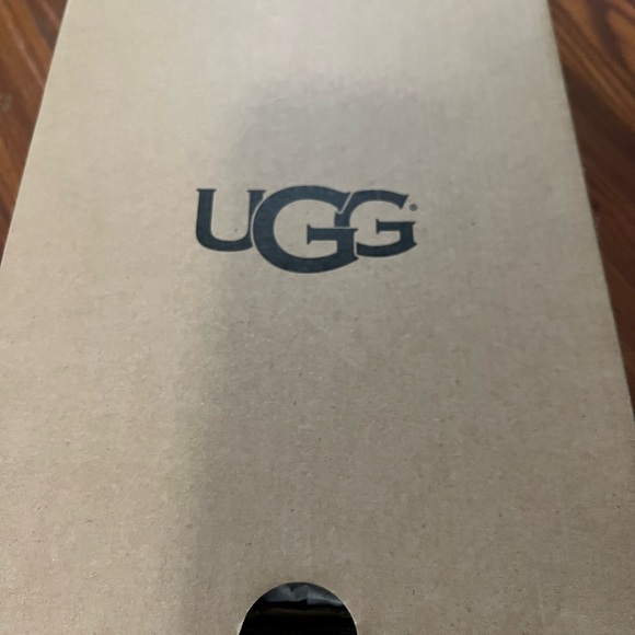 Toddler winter Ugg boots. - Picture 1 of 10